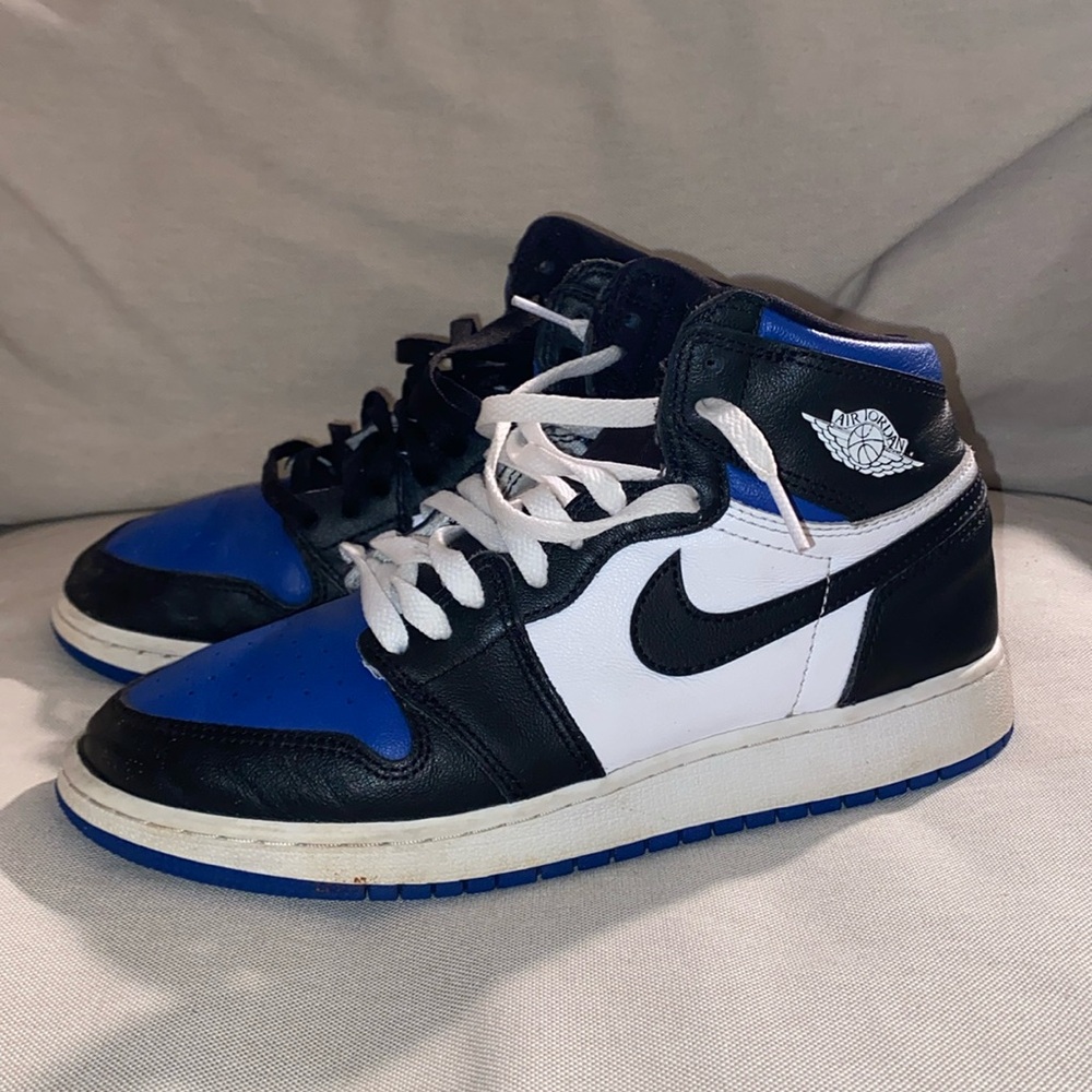 Nike air Jordan 1.  Black, Royal Blue, and white.  575441-041.
Pre-worn shoes.